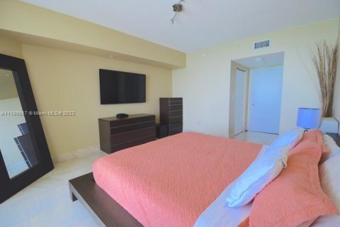 Condominio en alquiler en Sunny Isles Beach, Florida, 2 dormitorios, 117.61 m2 № 33660 - foto 14