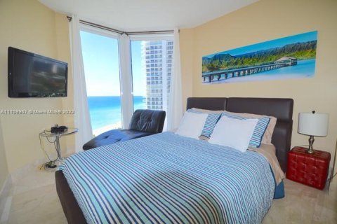 Condo in Sunny Isles Beach, Florida, 2 bedrooms  № 33660 - photo 17