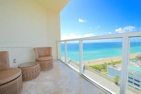 Condominio en alquiler en Sunny Isles Beach, Florida, 2 dormitorios, 117.61 m2 № 33660 - foto 3