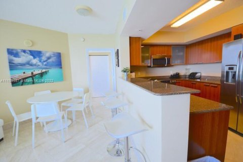Condominio en alquiler en Sunny Isles Beach, Florida, 2 dormitorios, 117.61 m2 № 33660 - foto 5