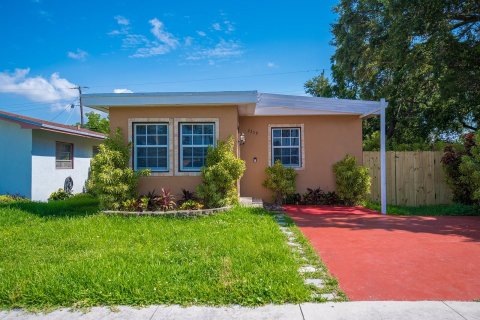 Casa en venta en Hollywood, Florida, 3 dormitorios, 93.65 m2 № 1221665 - foto 2