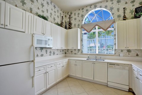 House in Lake Worth, Florida 4 bedrooms, 252.88 sq.m. № 1221656 - photo 6