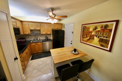 Condo in Lauderhill, Florida, 1 bedroom  № 924860 - photo 8