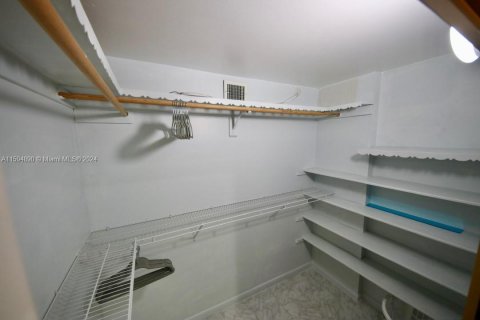 Condominio en venta en Lauderhill, Florida, 1 dormitorio, 86.21 m2 № 924860 - foto 27