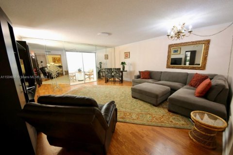 Condo in Lauderhill, Florida, 1 bedroom  № 924860 - photo 6