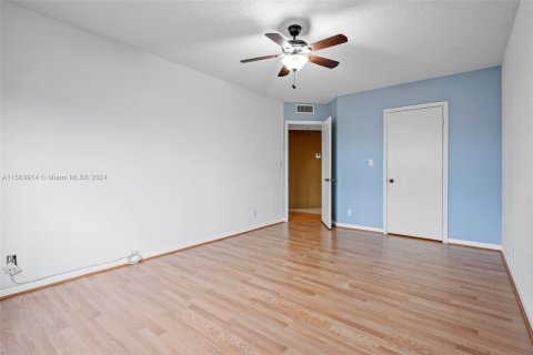 Copropriété à vendre à Doral, Floride: 2 chambres, 96.25 m2 № 1099325 - photo 4