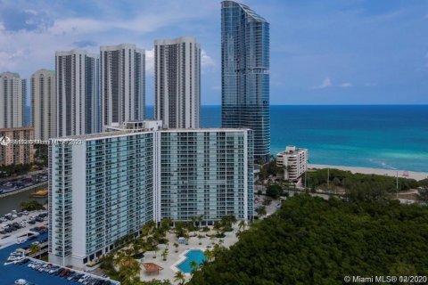 Condo in Sunny Isles Beach, Florida, 1 bedroom  № 836938 - photo 1