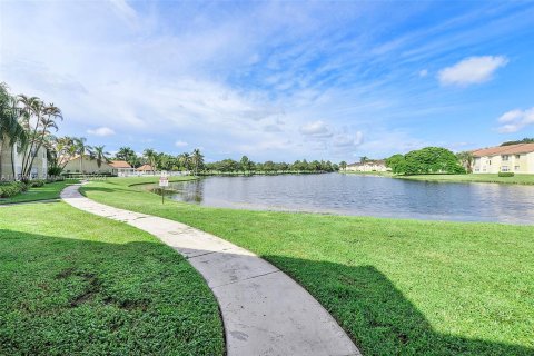 Condo in Sunrise, Florida, 2 bedrooms  № 1372500 - photo 30