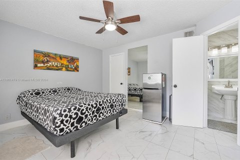 Condo in Sunrise, Florida, 2 bedrooms  № 1372500 - photo 18