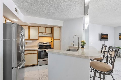 Condo in Sunrise, Florida, 2 bedrooms  № 1372500 - photo 5