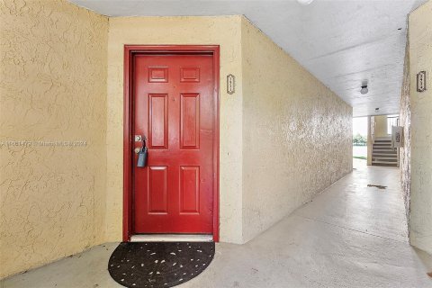 Condo in Sunrise, Florida, 2 bedrooms  № 1372500 - photo 2