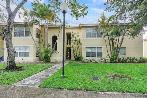 Condo in Sunrise, Florida, 2 bedrooms  № 1372500 - photo 1