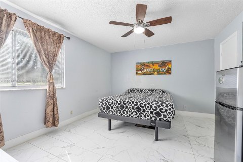 Condo in Sunrise, Florida, 2 bedrooms  № 1372500 - photo 17