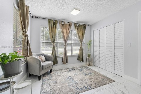 Condo in Sunrise, Florida, 2 bedrooms  № 1372500 - photo 14