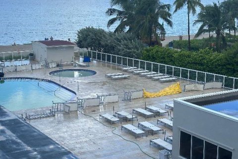 Condo in Sunny Isles Beach, Florida, 3 rooms  № 1372501 - photo 11