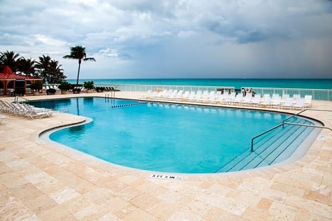 Copropriété à vendre à Sunny Isles Beach, Floride: 3 pièces, 39.02 m2 № 1372501 - photo 4