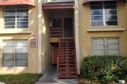 Condo in Tamarac, Florida, 3 bedrooms  № 1181994 - photo 1