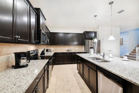 Casa en venta en Kissimmee, Florida, 9 dormitorios, 407.93 m2 № 441723 - foto 6