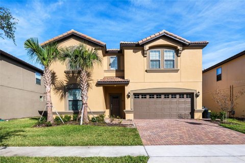 Casa en venta en Kissimmee, Florida, 9 dormitorios, 407.93 m2 № 441723 - foto 1