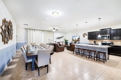 Casa en venta en Kissimmee, Florida, 9 dormitorios, 407.93 m2 № 441723 - foto 7