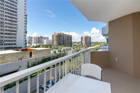 Condominio en venta en Hallandale Beach, Florida, 1 dormitorio, 80.82 m2 № 723458 - foto 25