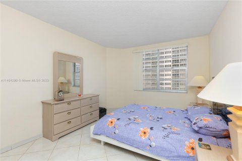 Купить кондоминиум в Халландейл-Бич, Флорида 1 спальня, 80.82м2, № 723458 - фото 10