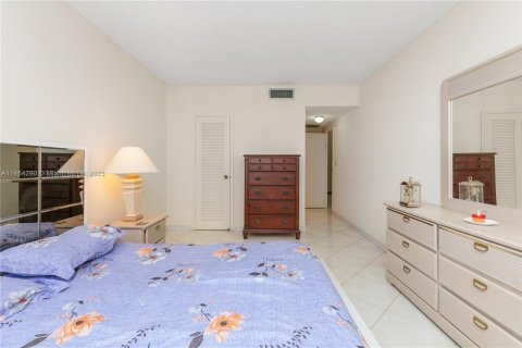 Купить кондоминиум в Халландейл-Бич, Флорида 1 спальня, 80.82м2, № 723458 - фото 11