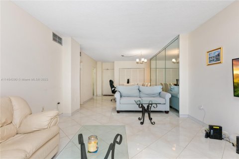 Condominio en venta en Hallandale Beach, Florida, 1 dormitorio, 80.82 m2 № 723458 - foto 6