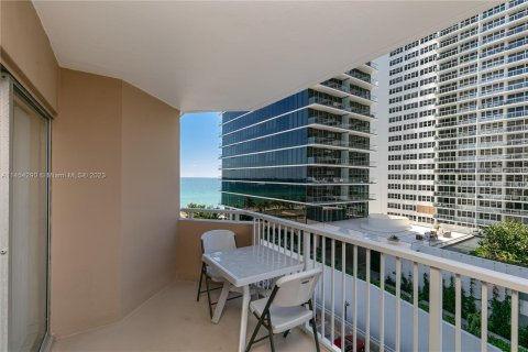 Condominio en venta en Hallandale Beach, Florida, 1 dormitorio, 80.82 m2 № 723458 - foto 20