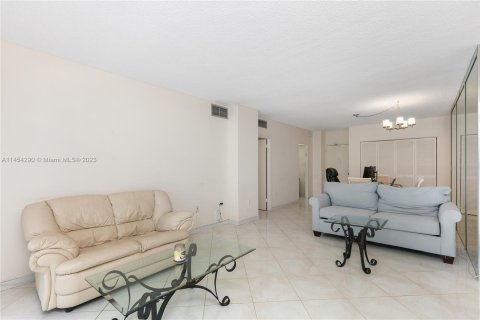 Condominio en venta en Hallandale Beach, Florida, 1 dormitorio, 80.82 m2 № 723458 - foto 5