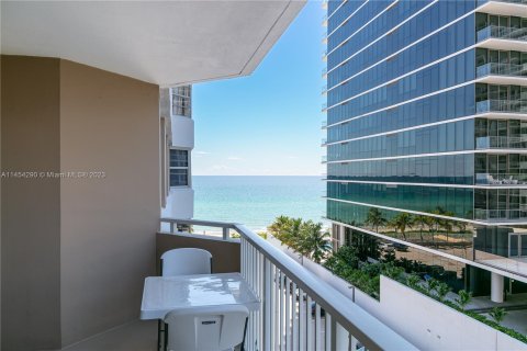 Condominio en venta en Hallandale Beach, Florida, 1 dormitorio, 80.82 m2 № 723458 - foto 21