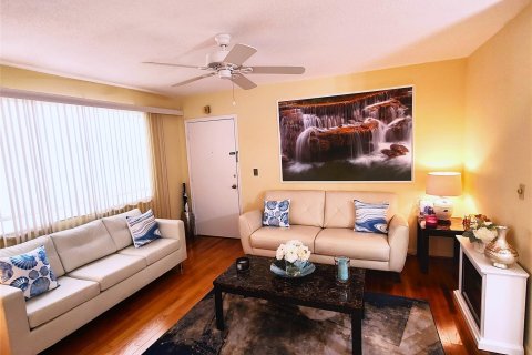 Condo in Pompano Beach, Florida, 2 bedrooms  № 1160769 - photo 21