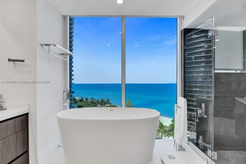 Condo in Sunny Isles Beach, Florida, 3 bedrooms  № 1410866 - photo 11