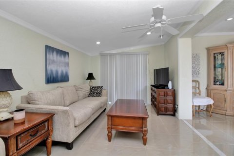 House in Port Charlotte, Florida 3 bedrooms, 100.06 sq.m. № 933808 - photo 6