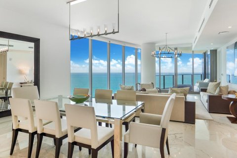 Apartment in RITZ-CARLTON RESIDENCES in Sunny Isles Beach, Florida 3 bedrooms, 250 sq.m. № 30220 - photo 2