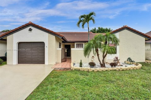 Casa en venta en Deerfield Beach, Florida, 3 dormitorios, 124.21 m2 № 908747 - foto 1