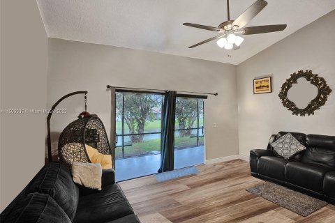 Casa en venta en Deerfield Beach, Florida, 3 dormitorios, 124.21 m2 № 908747 - foto 3