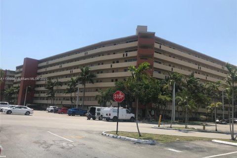 Condominio en venta en Miami, Florida, 2 dormitorios, 122.35 m2 № 159381 - foto 20
