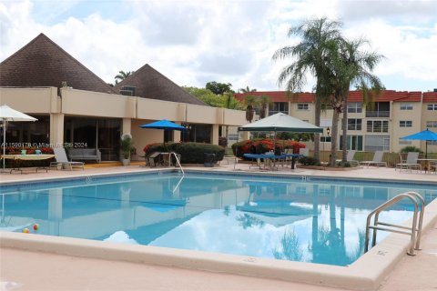 Condo in Sunrise, Florida, 1 bedroom  № 1181223 - photo 15