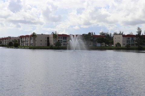 Condo in Sunrise, Florida, 1 bedroom  № 1181223 - photo 9