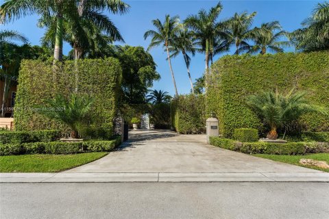 House in Miami Beach, Florida 4 bedrooms, 348.94 sq.m. № 1181224 - photo 10