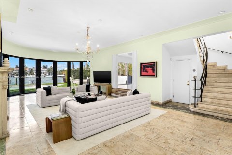 House in Miami Beach, Florida 4 bedrooms, 348.94 sq.m. № 1181224 - photo 22