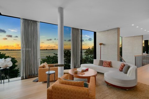 House in Miami Beach, Florida 5 bedrooms, 564.94 sq.m. № 1351725 - photo 8