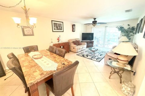 Condo in Stuart, Florida, 2 bedrooms  № 1351679 - photo 4