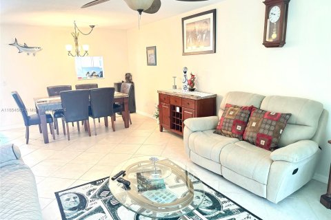 Condo in Stuart, Florida, 2 bedrooms  № 1351679 - photo 13