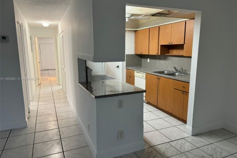 Condominio en venta en North Lauderdale, Florida, 2 dormitorios № 1351685 - foto 2