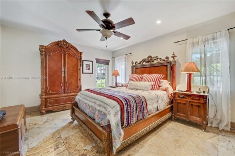 Villa ou maison à vendre à Miami, Floride: 4 chambres, 340.67 m2 № 1333294 - photo 14