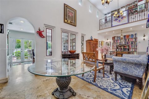 Villa ou maison à vendre à Miami, Floride: 4 chambres, 340.67 m2 № 1333294 - photo 9