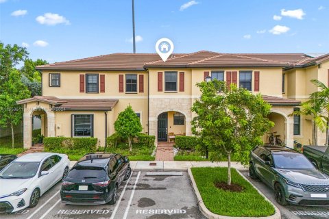 Touwnhouse à vendre à Hialeah, Floride: 3 chambres, 137.77 m2 № 1345433 - photo 1