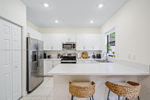 Adosado en venta en Hialeah, Florida, 3 dormitorios, 137.77 m2 № 1345433 - foto 11